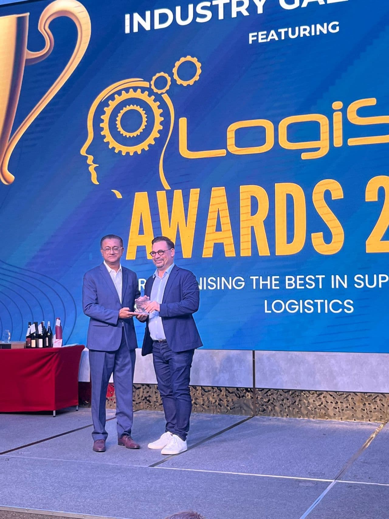 Arnaud Rastoul receiving the Best Logistics Industry Innovation Awards by LogiSYM